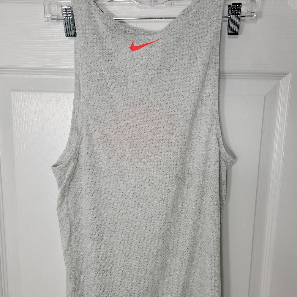 Womens Size M Nike Trail Dri Fit Running Tank Top DM7571-080 Gray Infrared - Picture 10 of 12